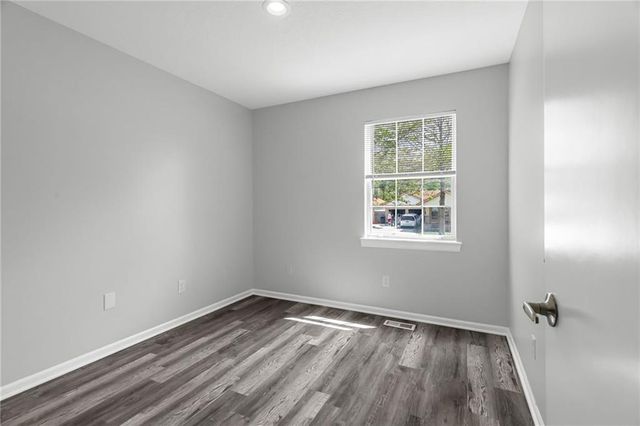 302 16th Avenue S, Greenwood, MO 64034