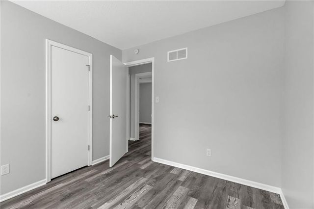 302 16th Avenue S, Greenwood, MO 64034