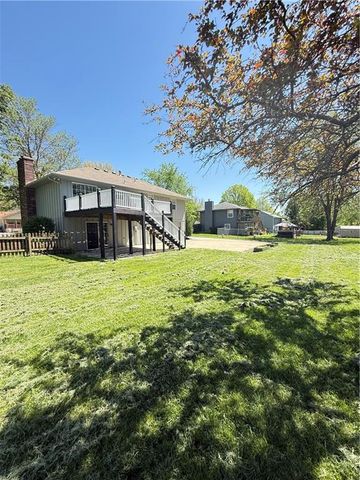 302 16th Avenue S, Greenwood, MO 64034