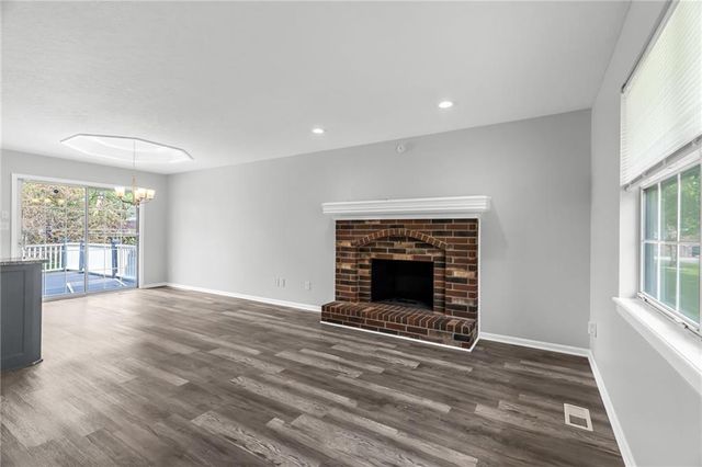302 16th Avenue S, Greenwood, MO 64034