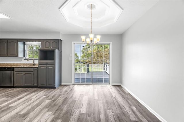 302 16th Avenue S, Greenwood, MO 64034