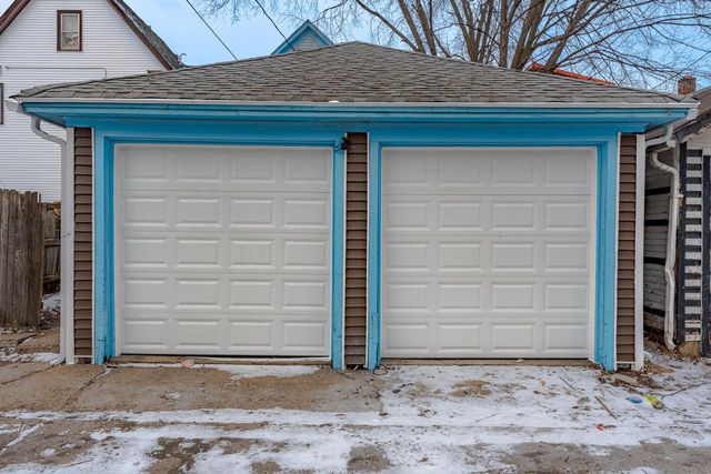 1815 W Becher STREET, Milwaukee, WI 53215