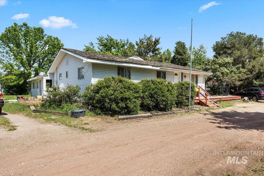 3172 W Beacon Light Rd, Eagle, ID 83616
