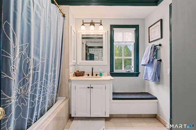 66 Gate Stone Lane, Fairfield, CT 06824