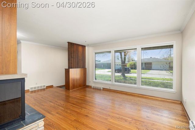 30712 Champine Street, Saint Clair Shores, MI 48082