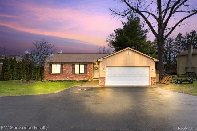 3330 Benstein Road, Commerce Charter Township, MI 48382