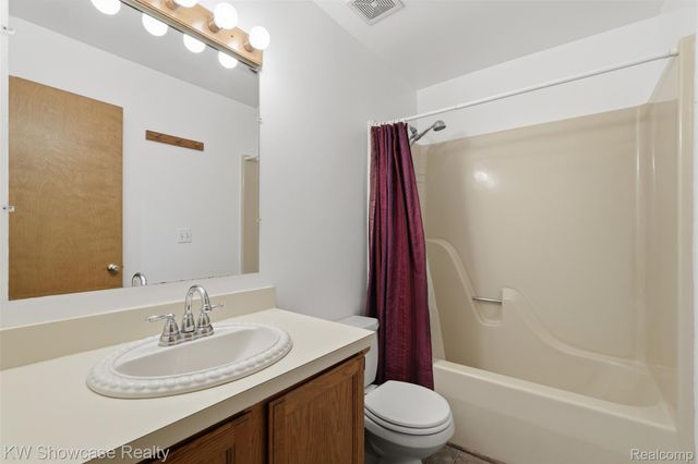 3330 Benstein Road, Commerce Charter Township, MI 48382