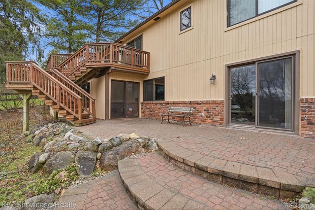 3330 Benstein Road, Commerce Charter Township, MI 48382