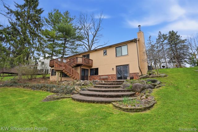 3330 Benstein Road, Commerce Charter Township, MI 48382