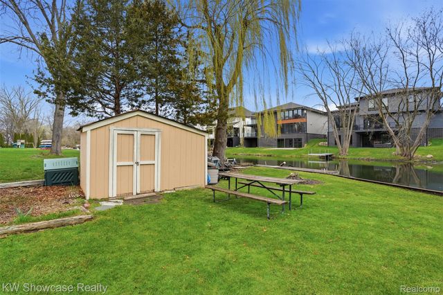 3330 Benstein Road, Commerce Charter Township, MI 48382