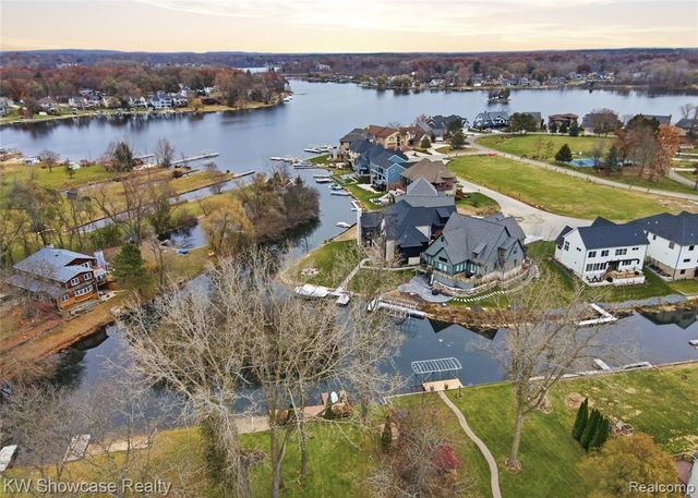 3330 Benstein Road, Commerce Charter Township, MI 48382