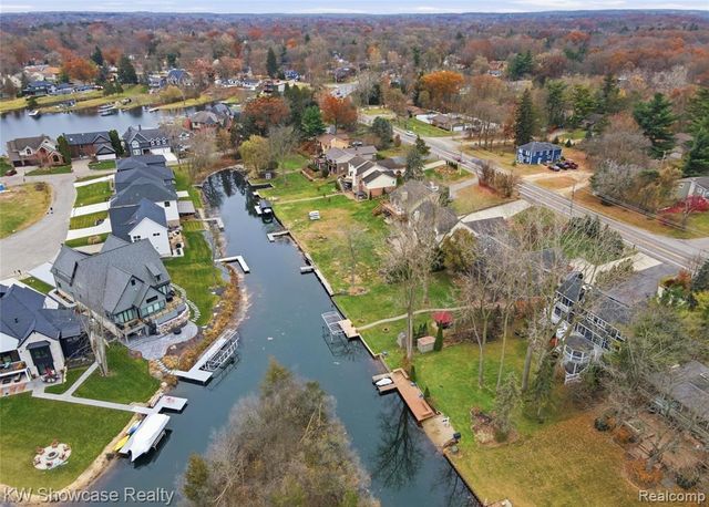 3330 Benstein Road, Commerce Charter Township, MI 48382