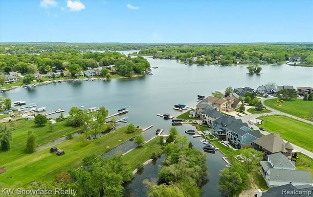 3330 Benstein Road, Commerce Charter Township, MI 48382