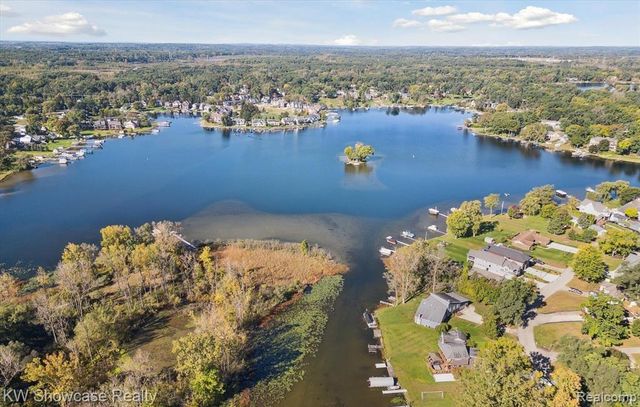 3330 Benstein Road, Commerce Charter Township, MI 48382