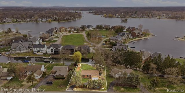 3330 Benstein Road, Commerce Charter Township, MI 48382