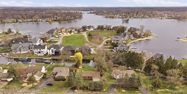 3330 Benstein Road, Commerce Charter Township, MI 48382