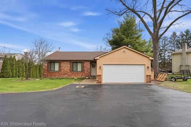 3330 Benstein Road, Commerce Charter Township, MI 48382