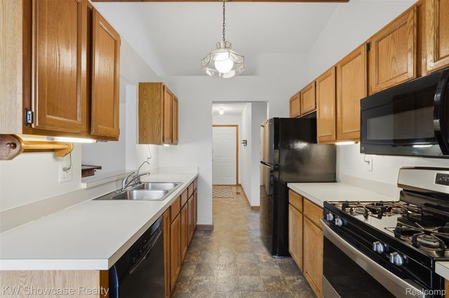 3330 Benstein Road, Commerce Charter Township, MI 48382