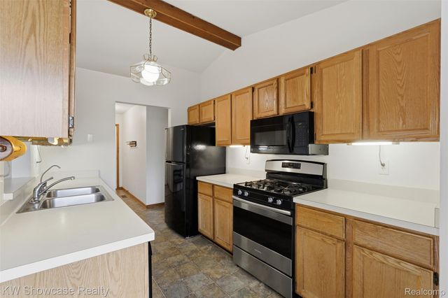 3330 Benstein Road, Commerce Charter Township, MI 48382