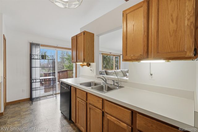 3330 Benstein Road, Commerce Charter Township, MI 48382