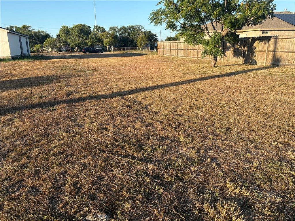2717 Johanna St, Corpus Christi, TX 78415 — photo 2