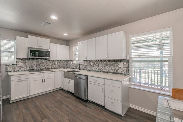 7612 Sommerville Place Road, Fort Worth, TX 76135