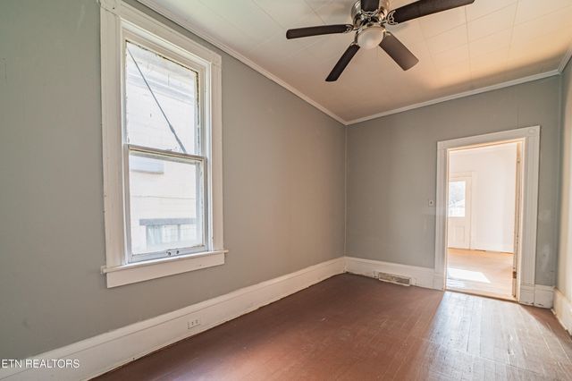 306 Carter Ave, Harriman, TN 37748