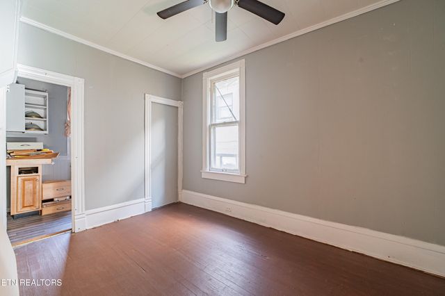 306 Carter Ave, Harriman, TN 37748