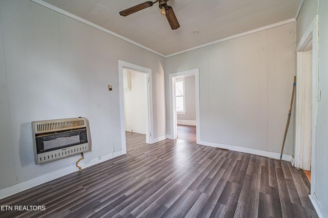 306 Carter Ave, Harriman, TN 37748