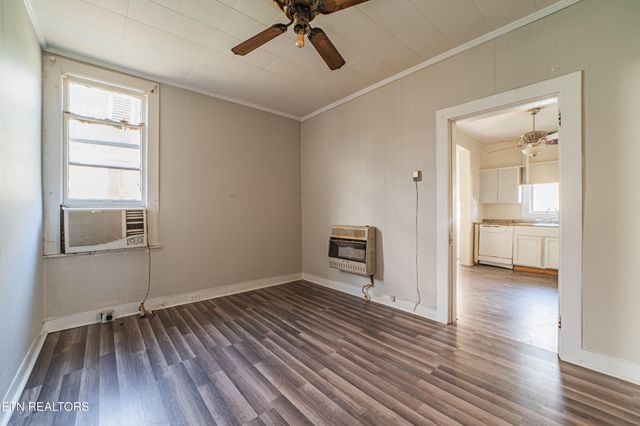 306 Carter Ave, Harriman, TN 37748