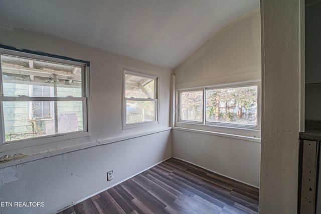 306 Carter Ave, Harriman, TN 37748