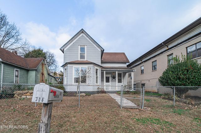306 Carter Ave, Harriman, TN 37748