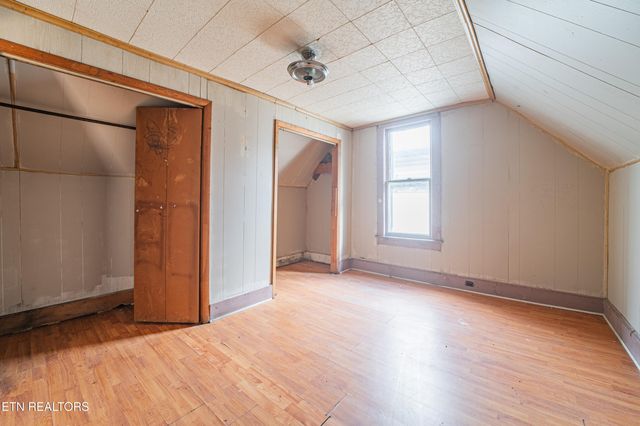 306 Carter Ave, Harriman, TN 37748