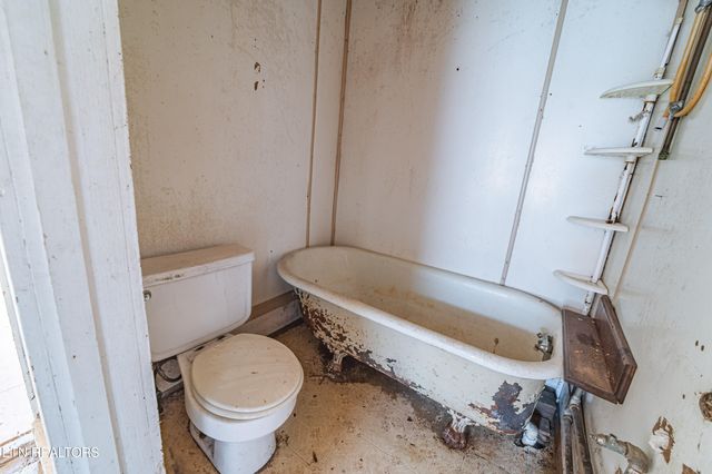 306 Carter Ave, Harriman, TN 37748