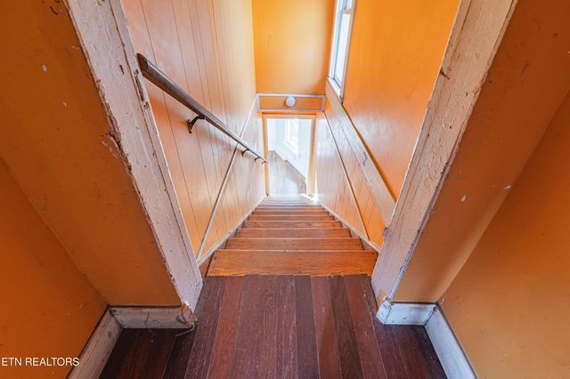 306 Carter Ave, Harriman, TN 37748