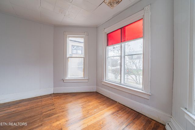 306 Carter Ave, Harriman, TN 37748