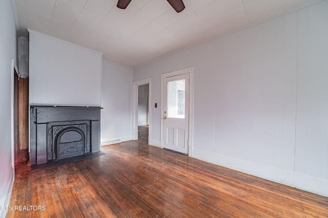 306 Carter Ave, Harriman, TN 37748