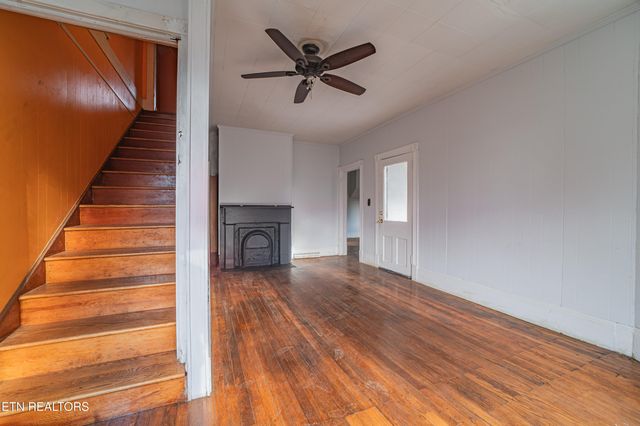 306 Carter Ave, Harriman, TN 37748