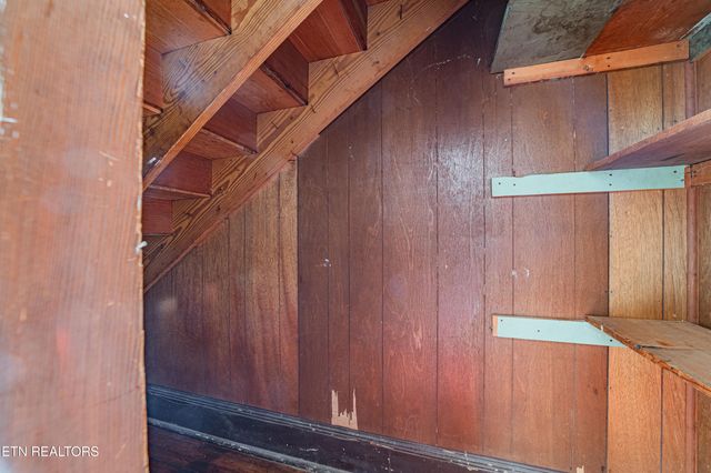 306 Carter Ave, Harriman, TN 37748