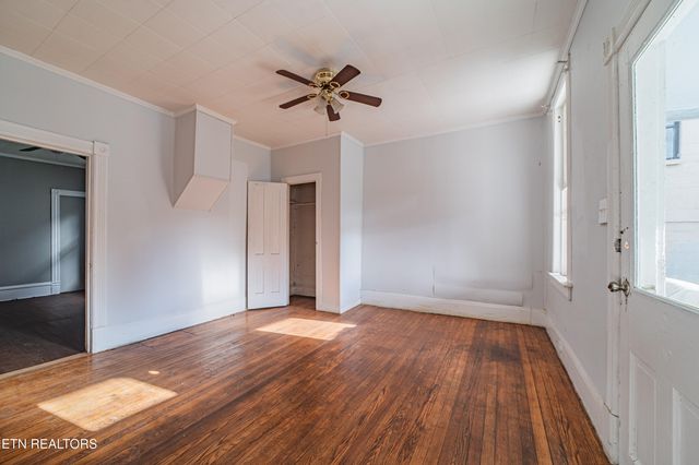 306 Carter Ave, Harriman, TN 37748