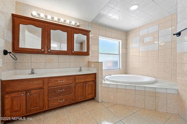 130 FALCON Drive, Green Cove Springs, FL 32043