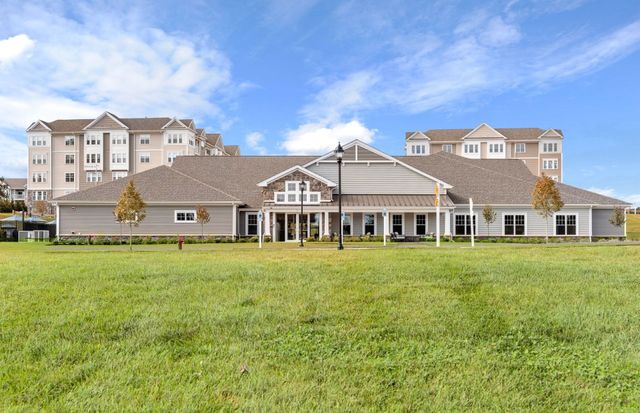 8 Peters Farm Way 108, Westborough, MA 01581