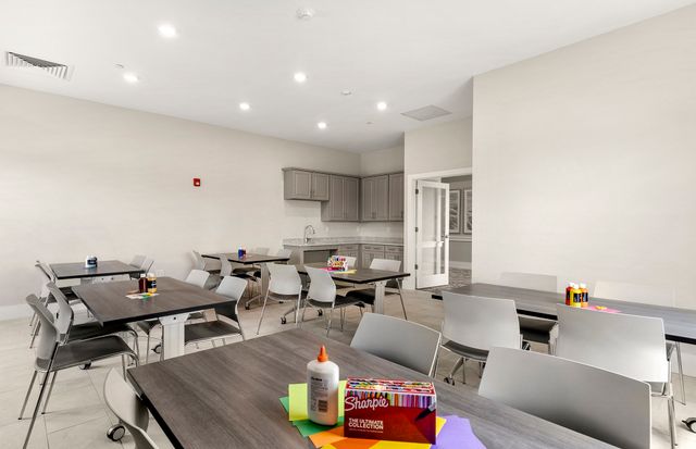 8 Peters Farm Way 108, Westborough, MA 01581