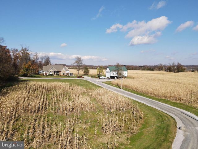 140 W REYNOLDS RD, New Oxford, PA 17350