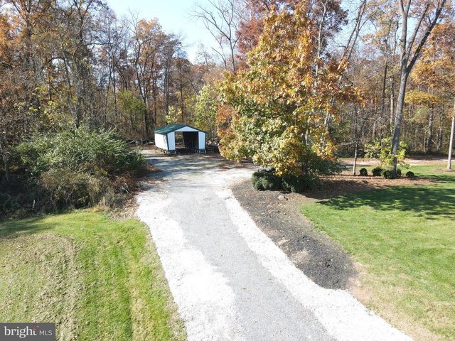 140 W REYNOLDS RD, New Oxford, PA 17350