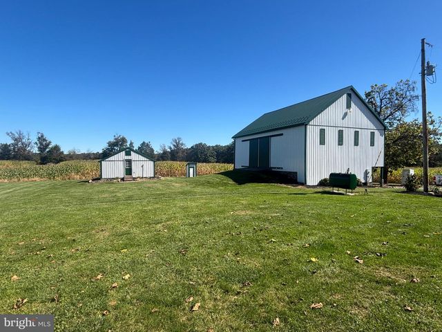 140 W REYNOLDS RD, New Oxford, PA 17350