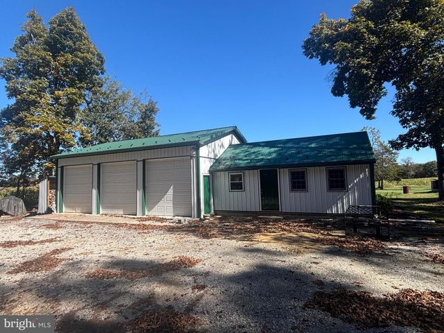 140 W REYNOLDS RD, New Oxford, PA 17350