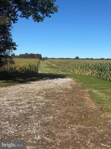 140 W REYNOLDS RD, New Oxford, PA 17350