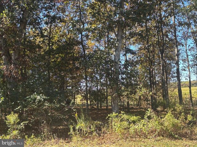 140 W REYNOLDS RD, New Oxford, PA 17350