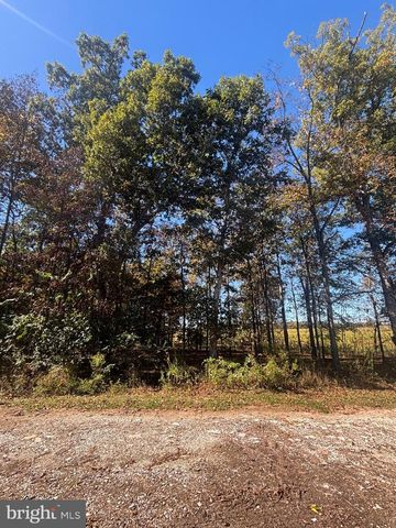 140 W REYNOLDS RD, New Oxford, PA 17350